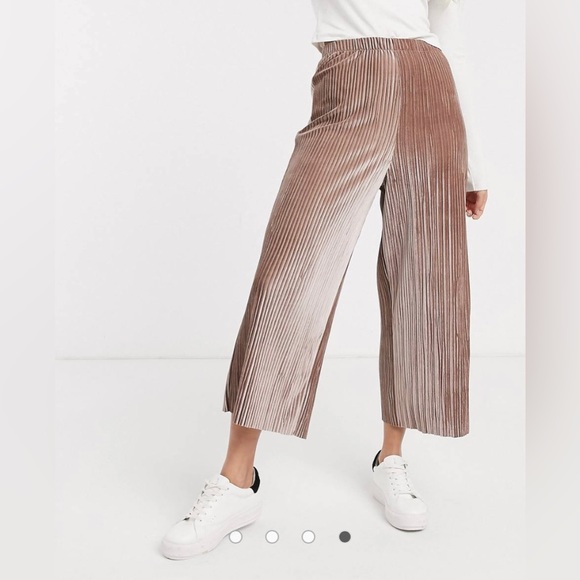 ASOS DESIGN velvet plisse culotte trouser in light pink - Picture 3 of 4
